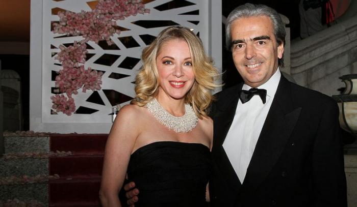 Edith Gonzalez și Lorenzo Lazo, la un eveniment, pe covorul roșu, îmbrăcați elegant, în 2012