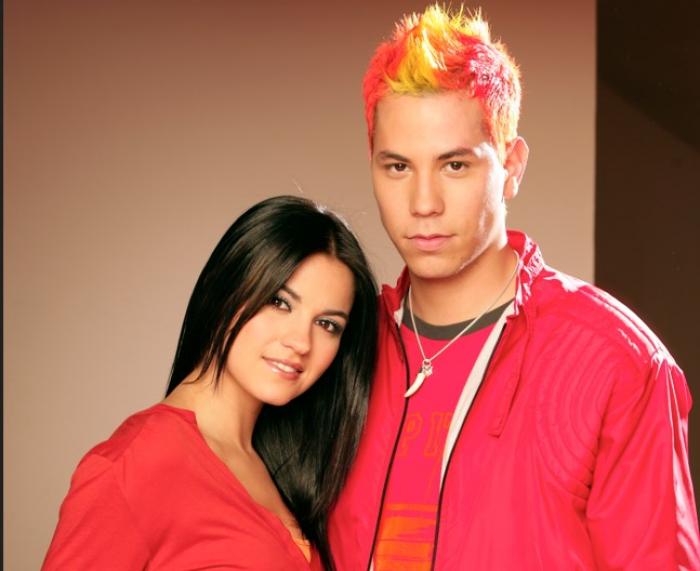 Maite Perroni și Christian Chavez stau îmbrățișați