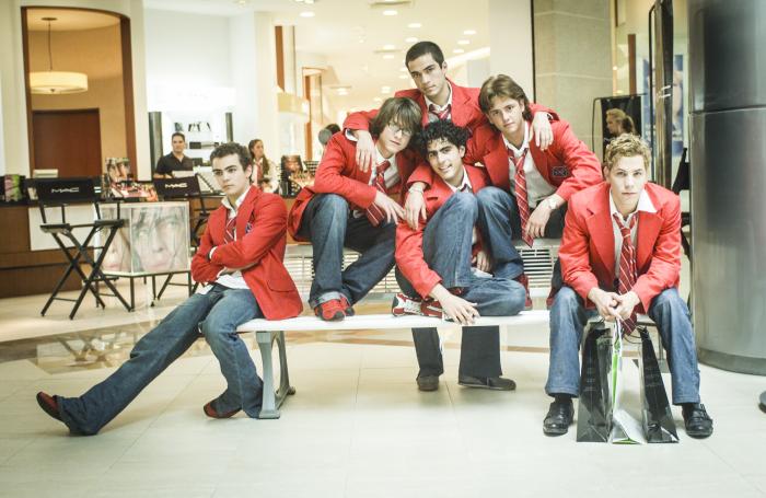 Actorii din Rebelde într-una dintre scenele iconice