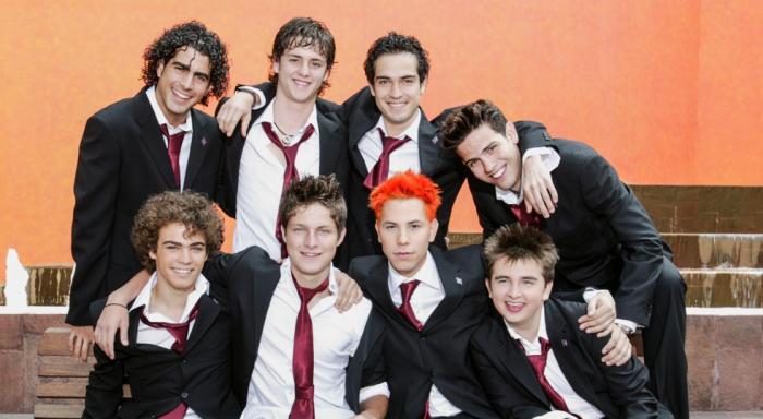 Christian Chávez poartă costumul de la Elite Way School