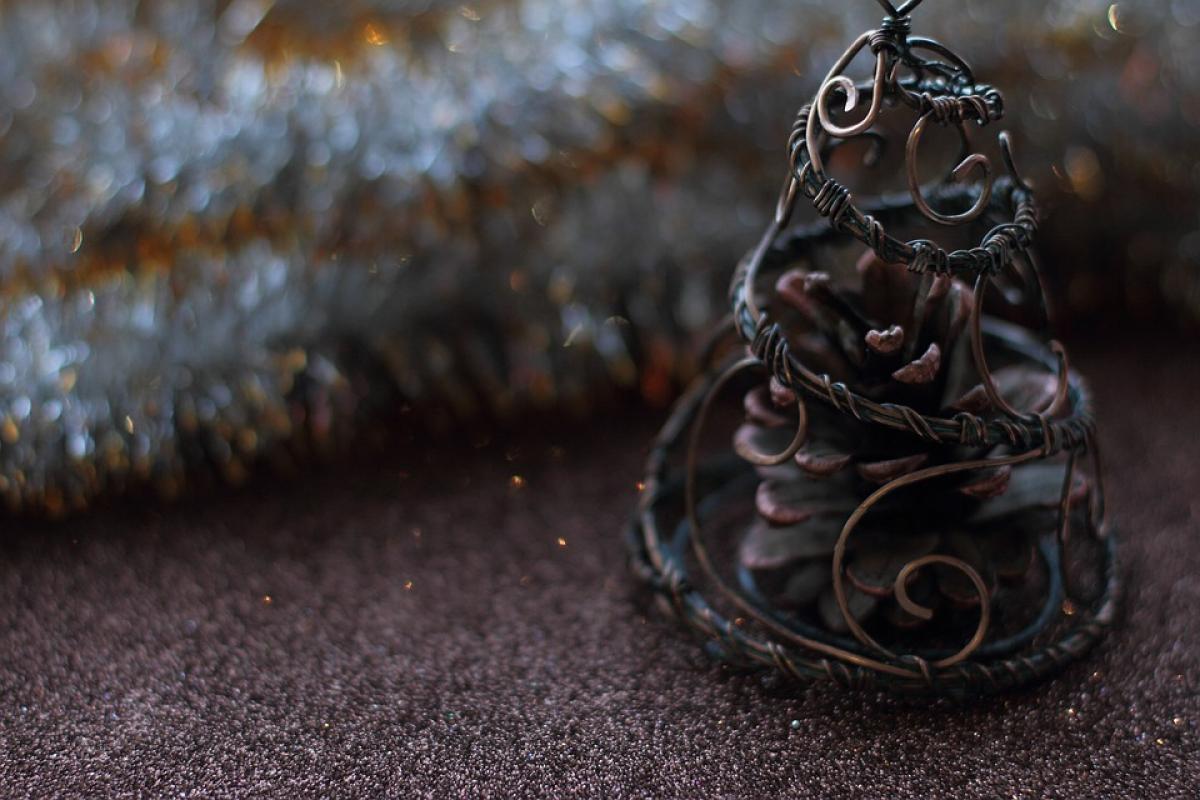 o decorațiune de sărbătoare pe un fundal închis