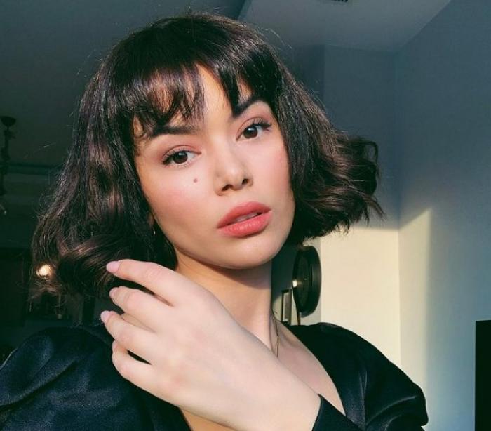 Seray Kaya poartă părul scurt și breton