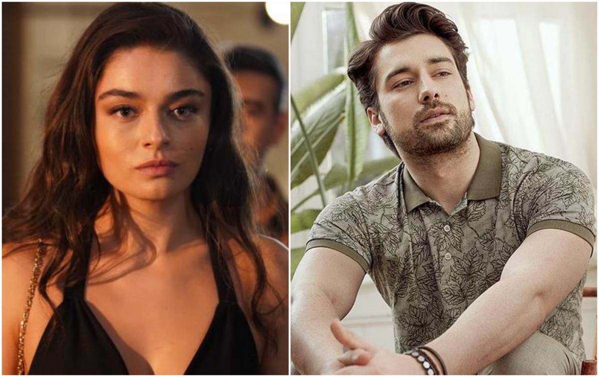 Ayça Ayşin Turan poartă o rochie neagră fără mâneci, are părul desprins. Alp Navruz poartă un tricou cu imprimeu și guler, are mâinile una peste cealaltă și se uită în depărtare