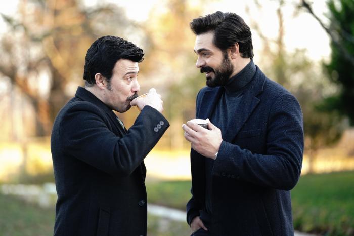 Doi dintre actorii Mostenirea stau față în față