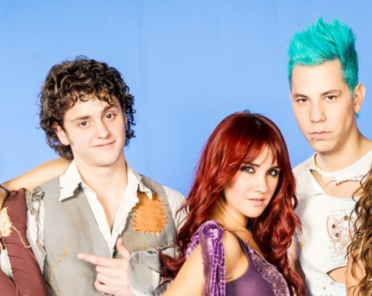Christopherz Uckermann, Dulce Maria și Christian Chavez stau unul lângă celălalt