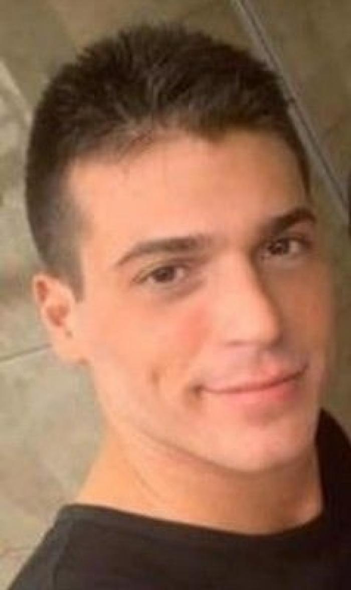 Can Yaman fără barbă și păr lung