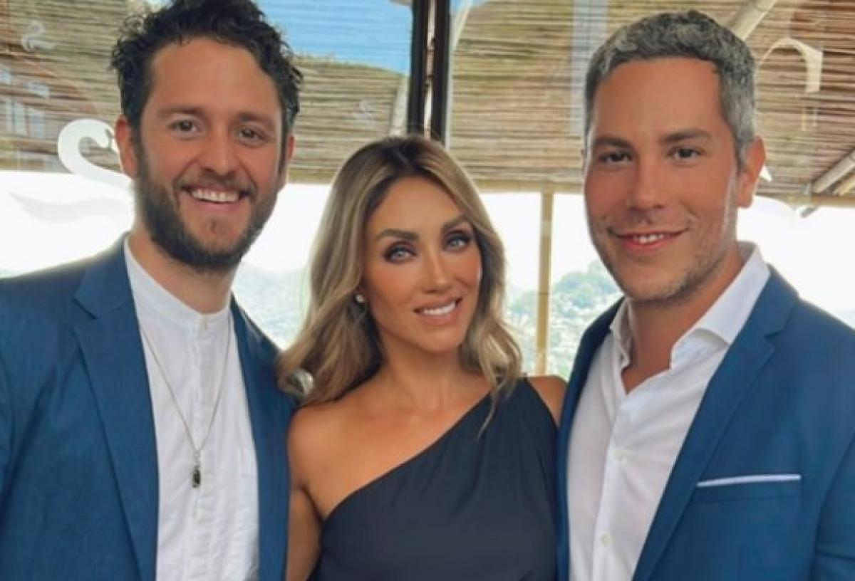 Christopher Uckermann, Anahi și Christian Chavez stau unul lângă celălalt și zâmbesc