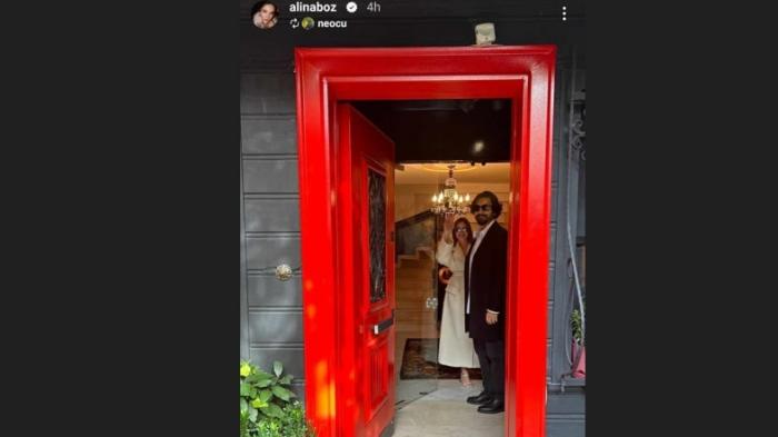 Alina Boz poartă o rochie albă și stă lângă Umut Evirgen
