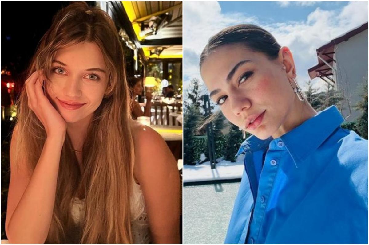 Afra Saraçoğlu poartă părul lung desprins și își ține mâna dreaptă la obraz, iar Demet Ozdemir poartă o cămașă albastră cu mâneci lungi