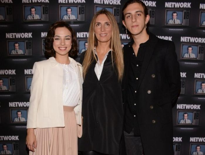 Fiona Palomo, Carina Ricco și Luca Palomo stau unul lângă celălalt