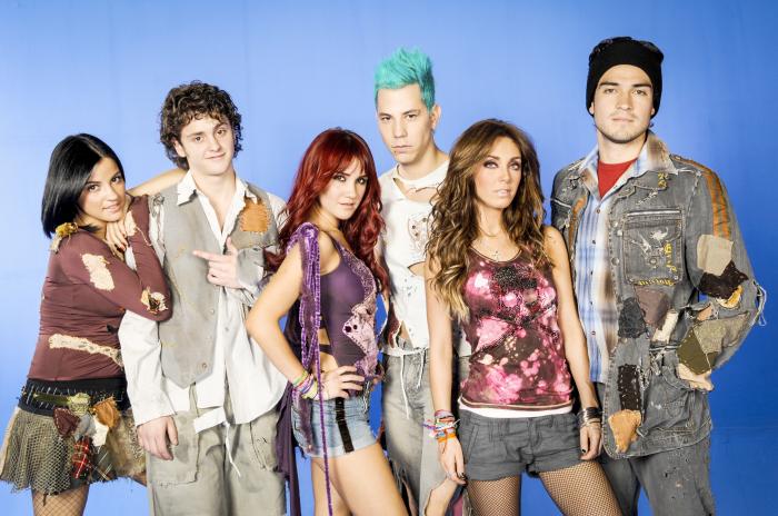 Formația RBD în cadrul unei ședințe foto