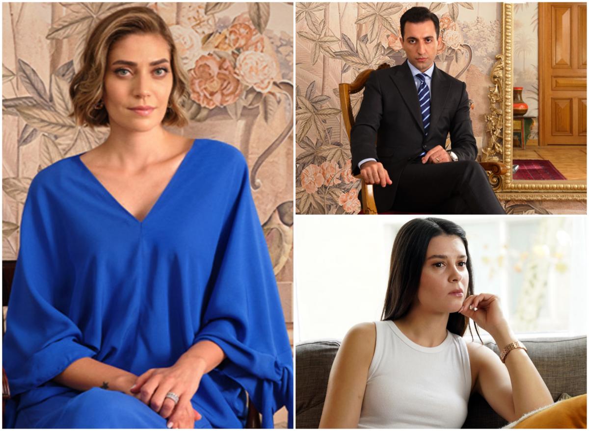 Öznur Serçeler poartă o rochie albastră cu mâneci lungi, Doğukan Polat poartă un costum închis la culoare și Buçe Buse Kahraman poartă un maiou alb și părul desprins