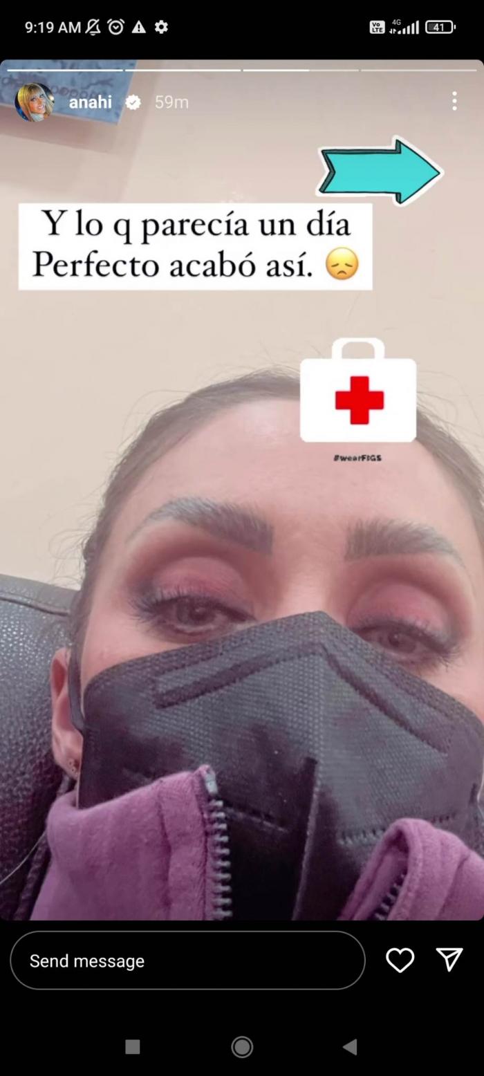 Anahi poartă mască și părul prins
