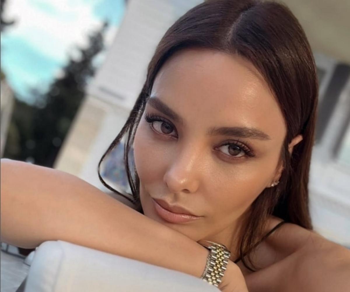 actriță zâmbește