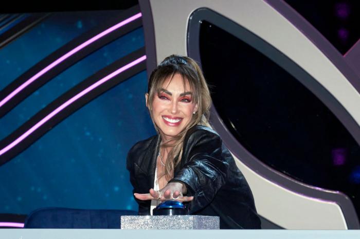 actriță zâmbește