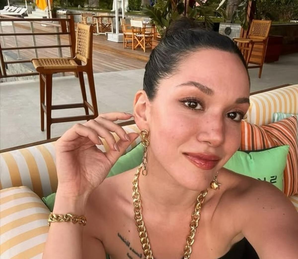 actriță zâmbește