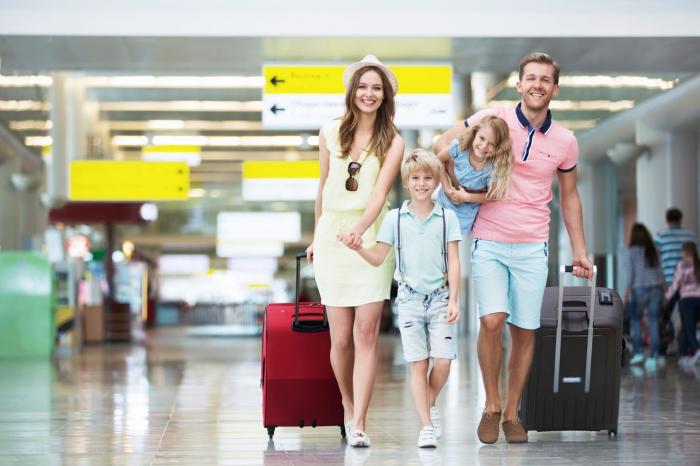 familie în aeroport