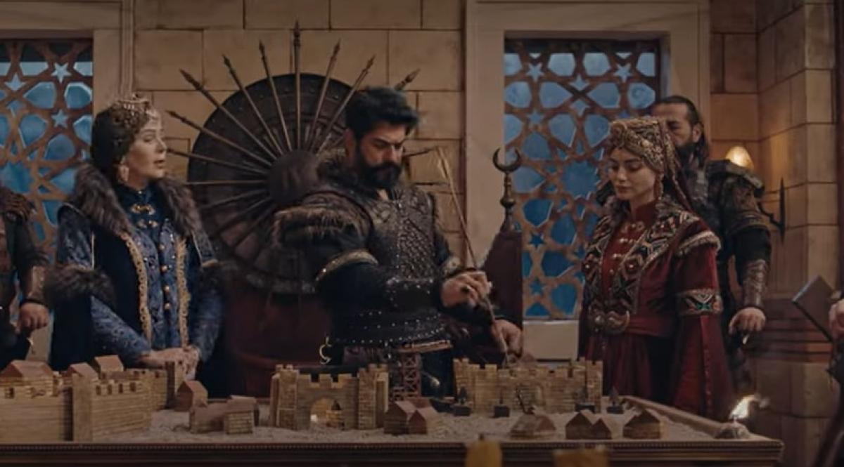 actori care stau la masă