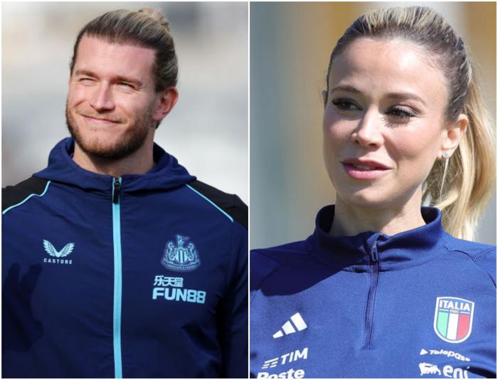 jucător de fotbal îmbrăcat în echipament albastru cu părul prins în cos și jurnalistă italiană cu părul prins în coadă