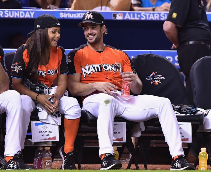 artiști pe terenul de baseball