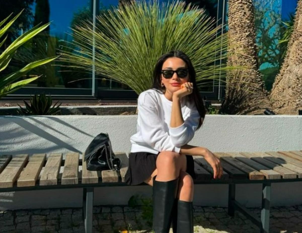 actriță poartă ochelari de soare