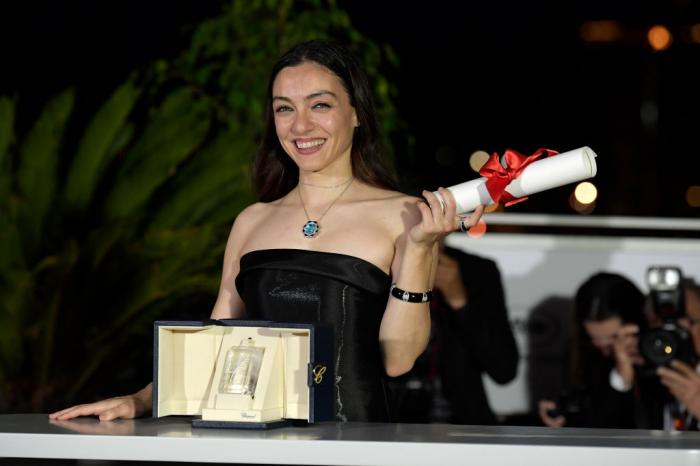 actriță zâmbește