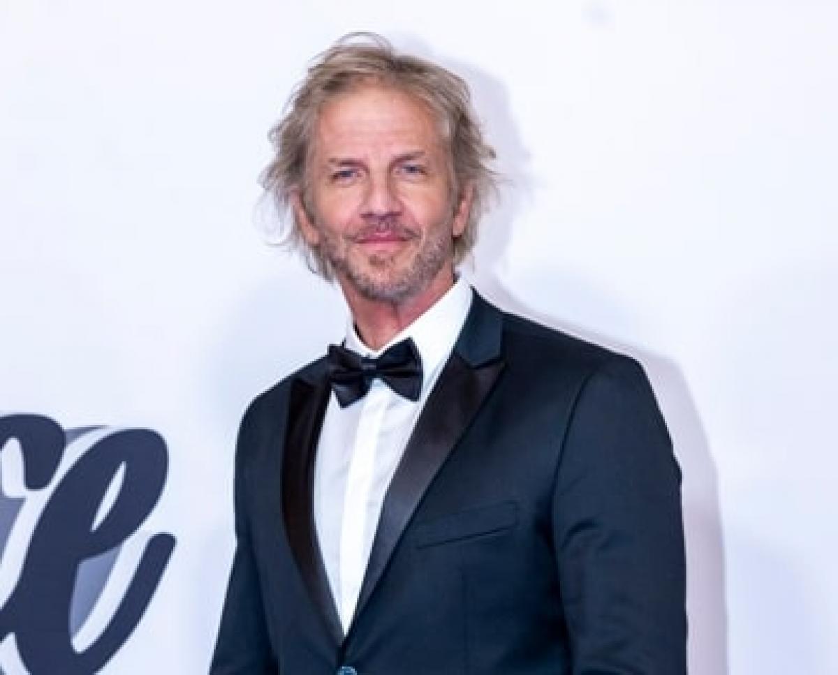 actor pe covorul roșu