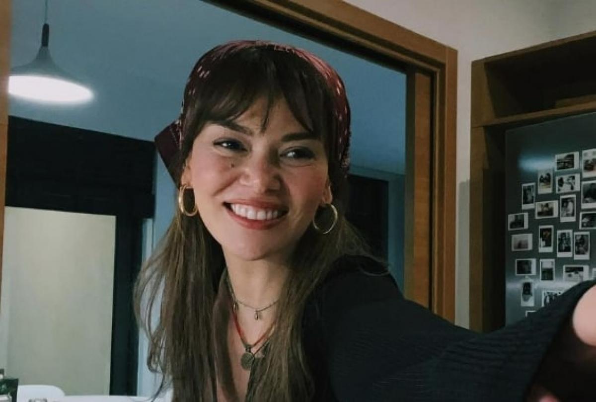 actriță zâmbește