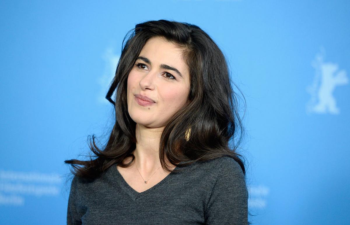 actriță pe covorul roșu