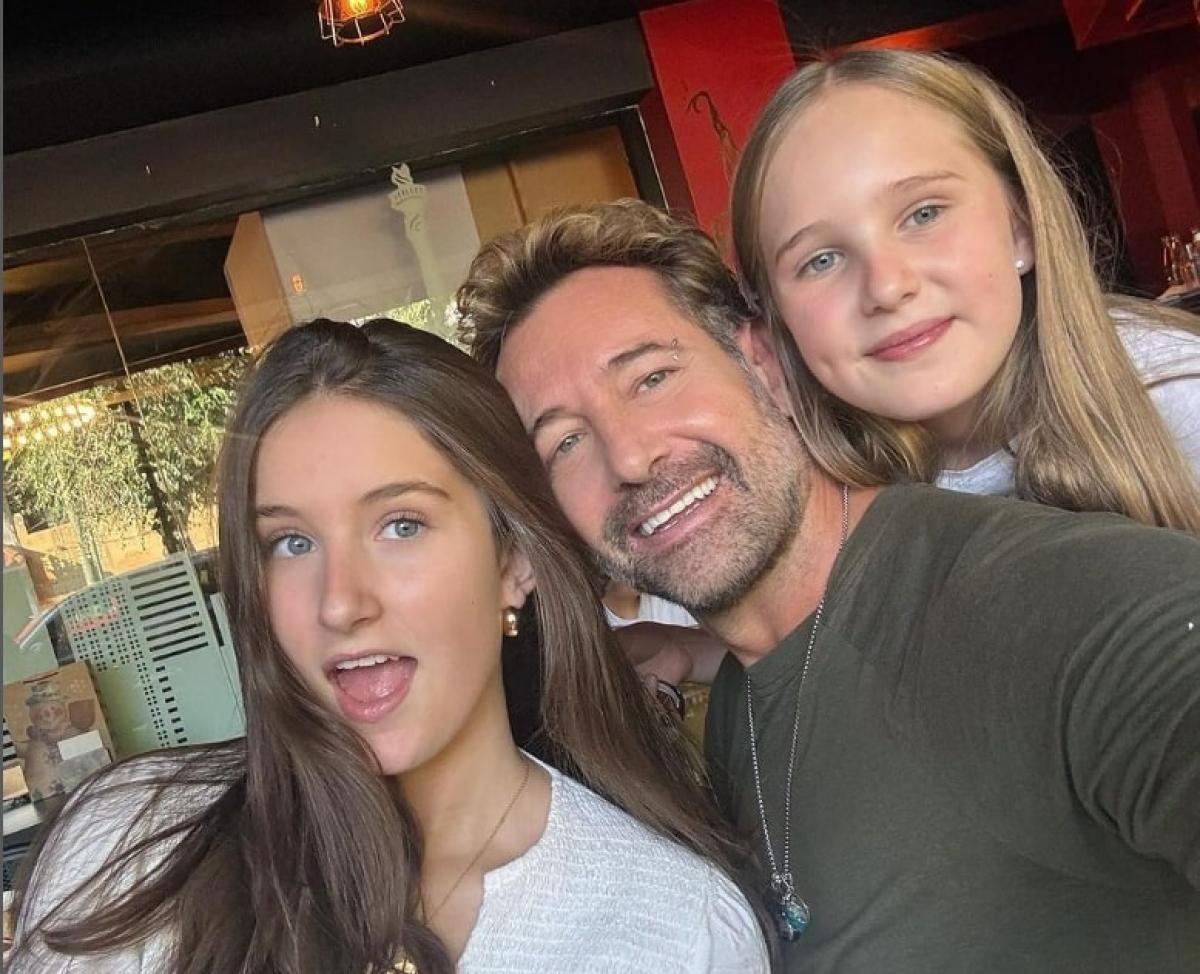 actor cu fiicele sale