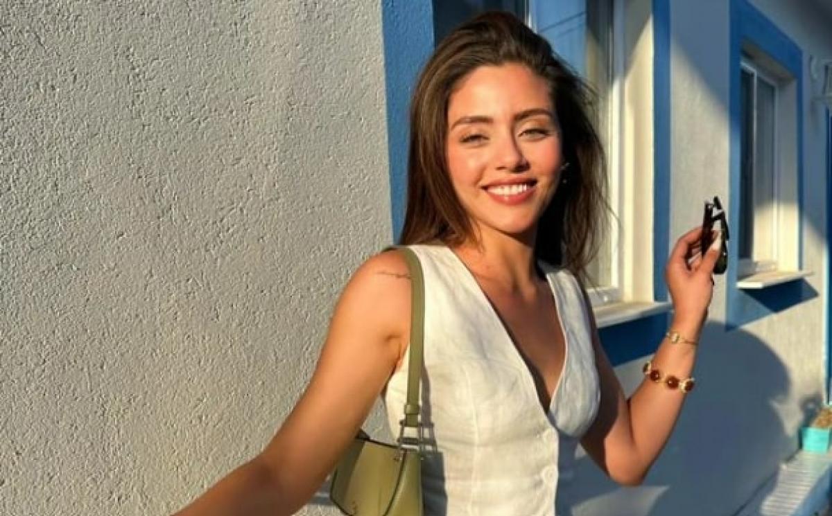 actriță zâmbește