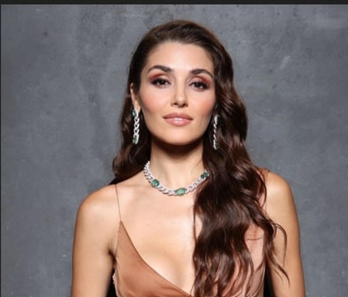 actriță zâmbește