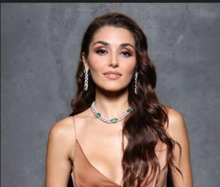 actriță zâmbește