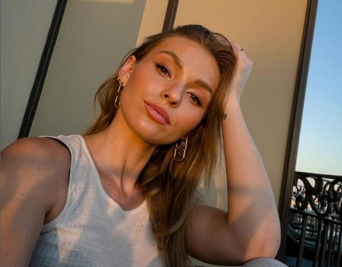 actriță zâmbește