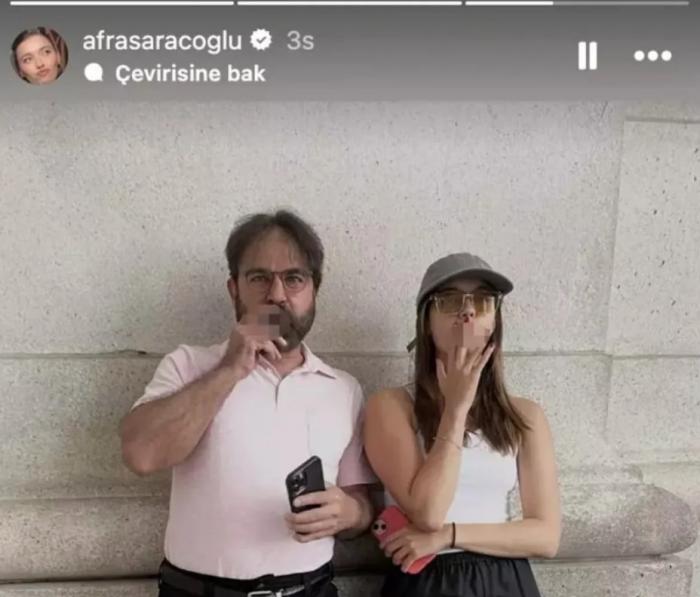 familie care zâmbește