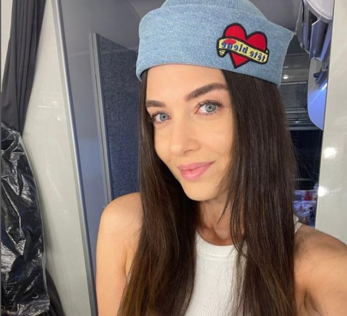 actriță zâmbește