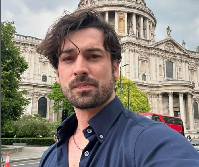 actriță zâmbește