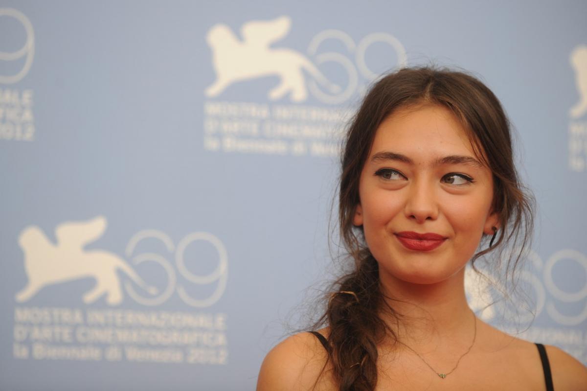 actriță zâmbește