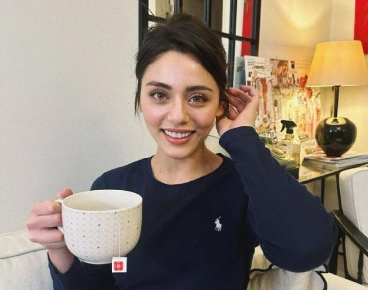 actriță zâmbește