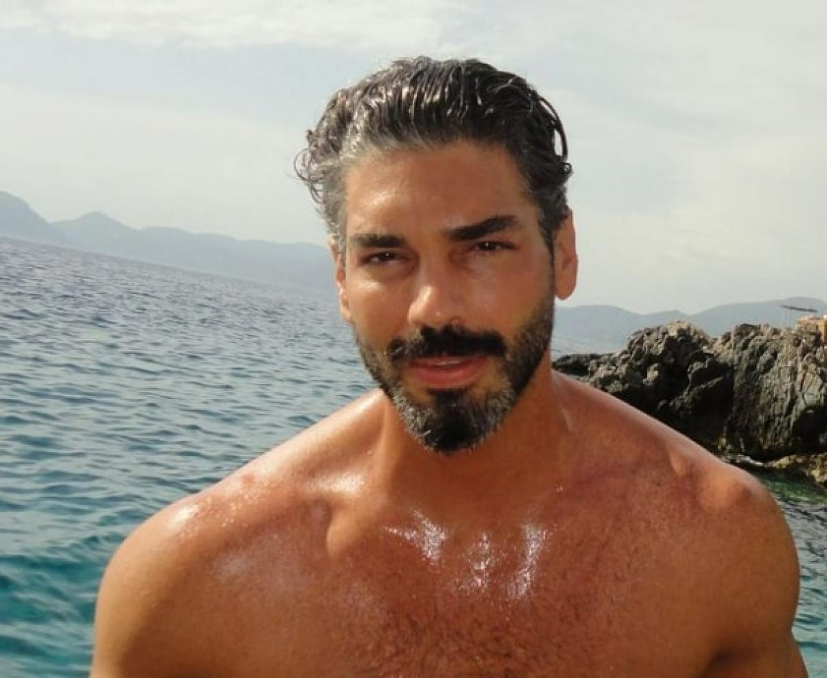 actor zâmbește