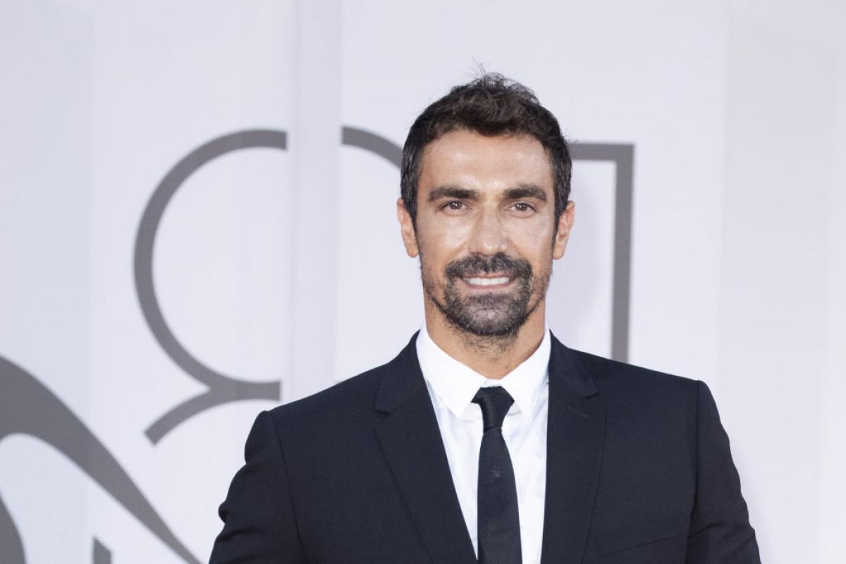 actor zâmbește