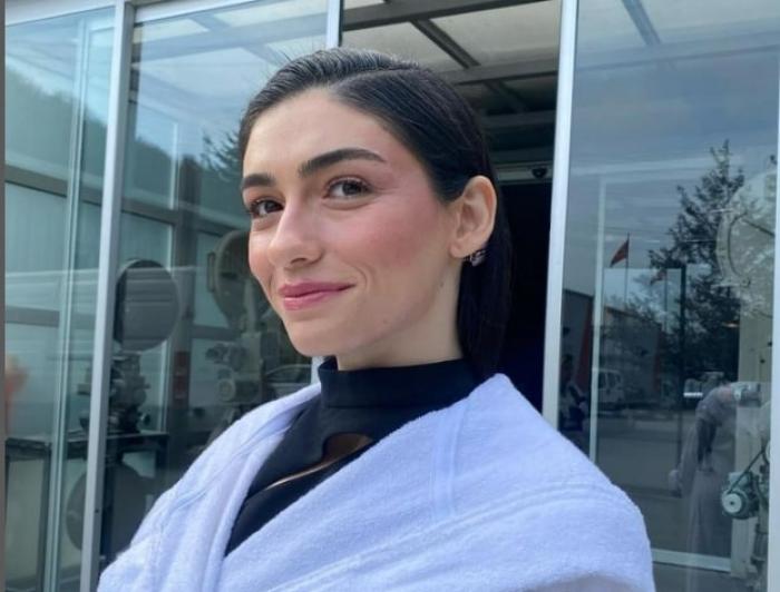 actriță zâmbește