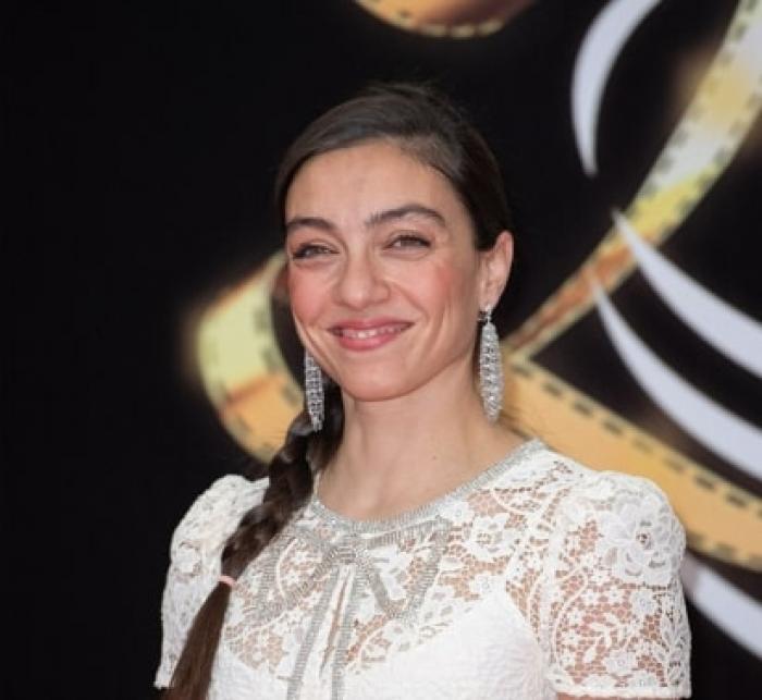 actriță zâmbește