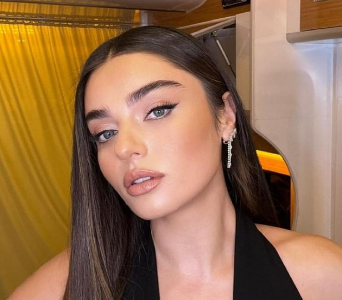 actriță zâmbește