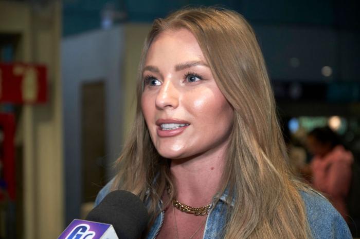 actriță zâmbește