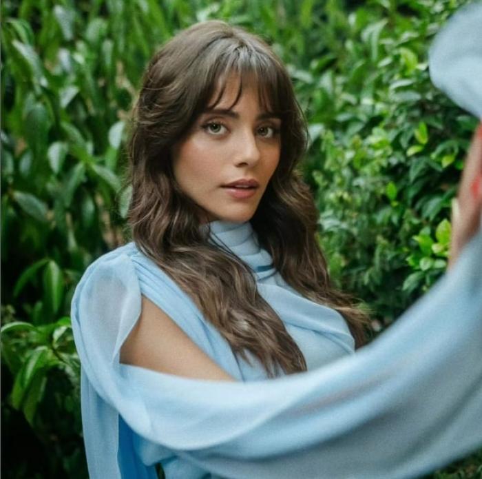 actriță zâmbește