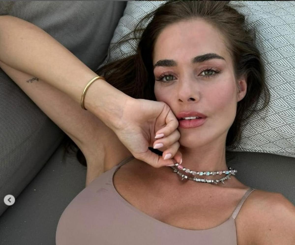 actriță zâmbește