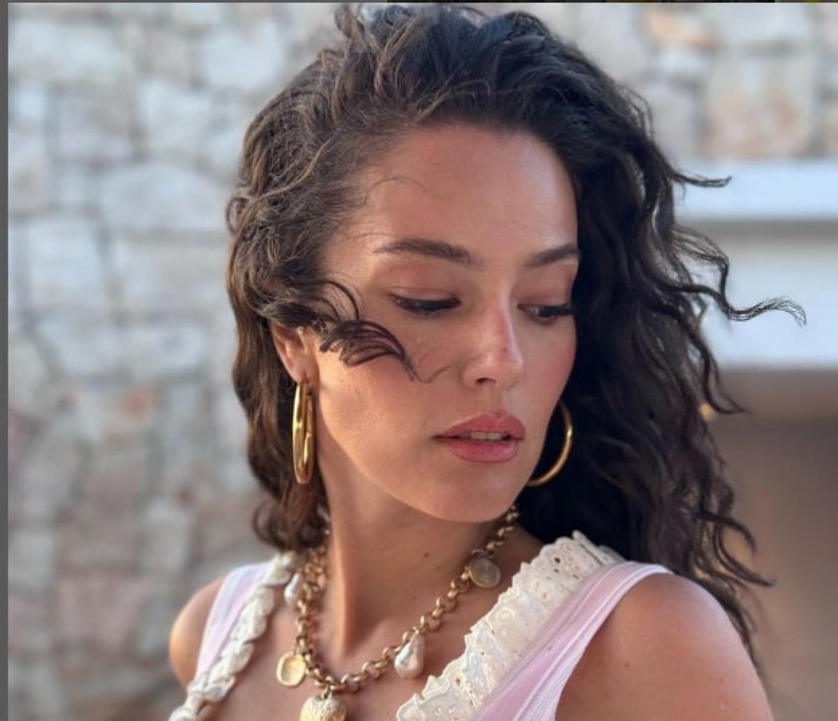 actriță zâmbește