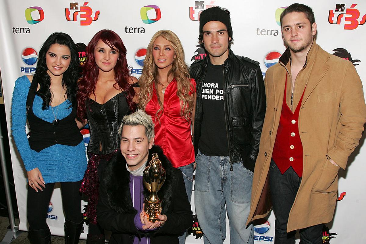 formația RBD pozează în fața camerelor