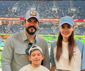 Burak Özçivit și Fahriye Evcen au petrecut timp de calitate alături de copii. Cum s-au fotografiat actorii celebri